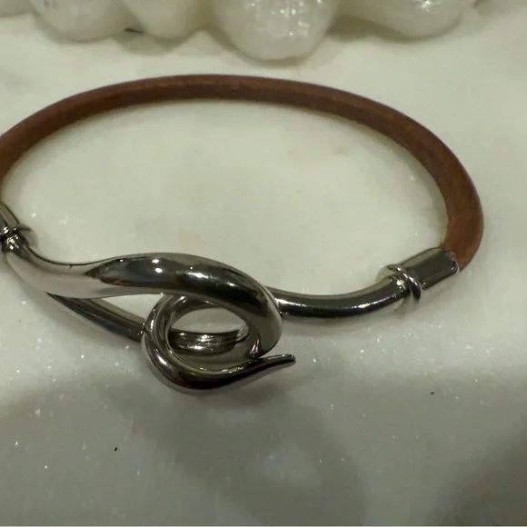 Preloved excellent condition Hermes hook  Bracelet like new authentic - Picture 2 of 10
